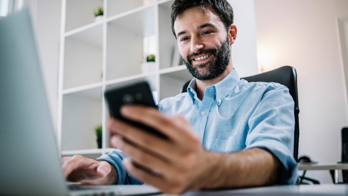 monitoring employee social media