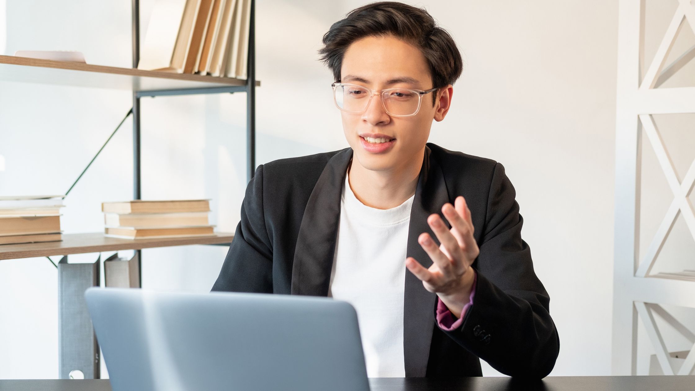 12 virtual presentation tips to get your audience's attention
