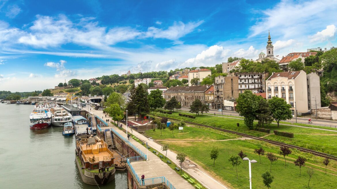 average salary in serbia