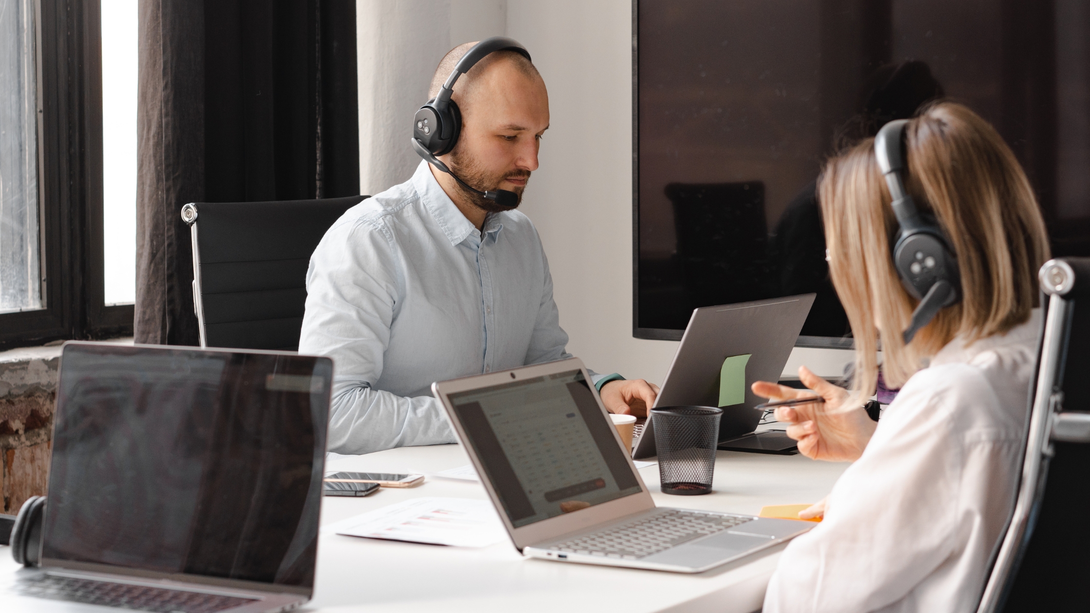 8 interesting call center trends from 2025 to watch in 2026
