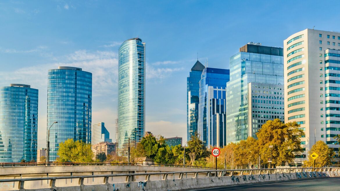 Average salary in Chile